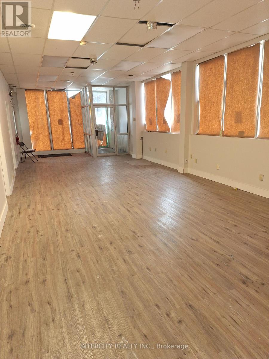 Photo 1 of 4 Centre Street, St Catharines ON