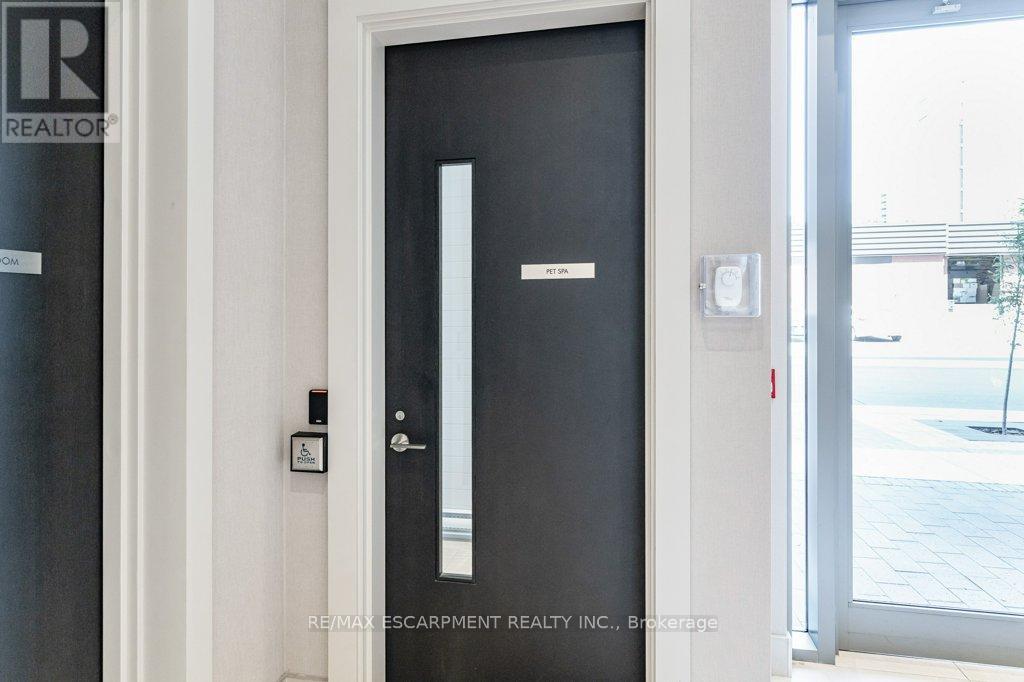 Photo 32 of 415 212 King William Street E, Hamilton ON
