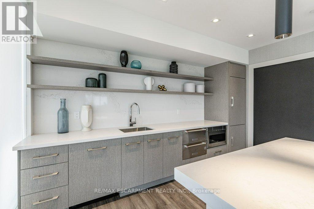 Photo 9 of 415 212 King William Street E, Hamilton ON