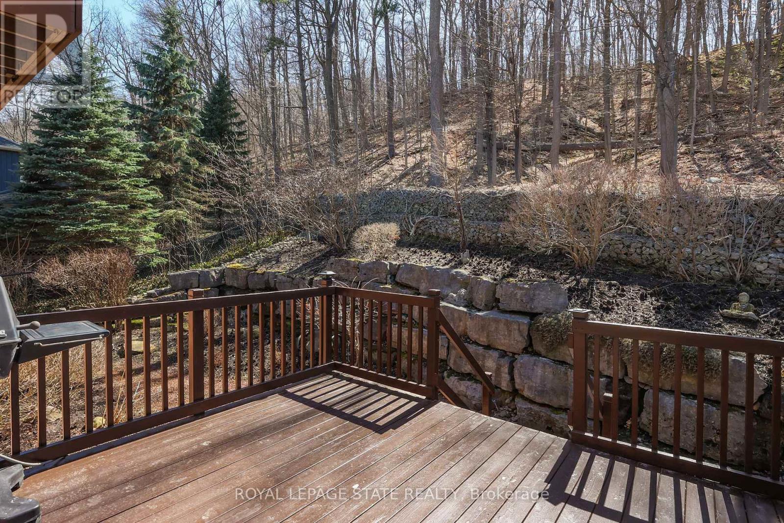 Photo 13 of 130 Dorchester Drive, Grimsby ON
