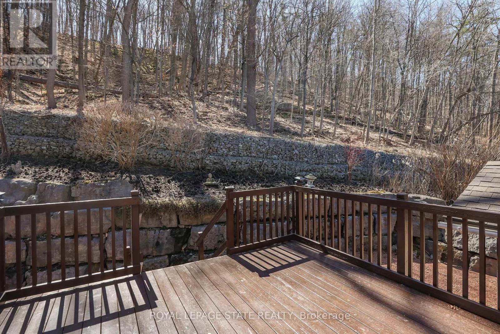 Photo 14 of 130 Dorchester Drive, Grimsby ON