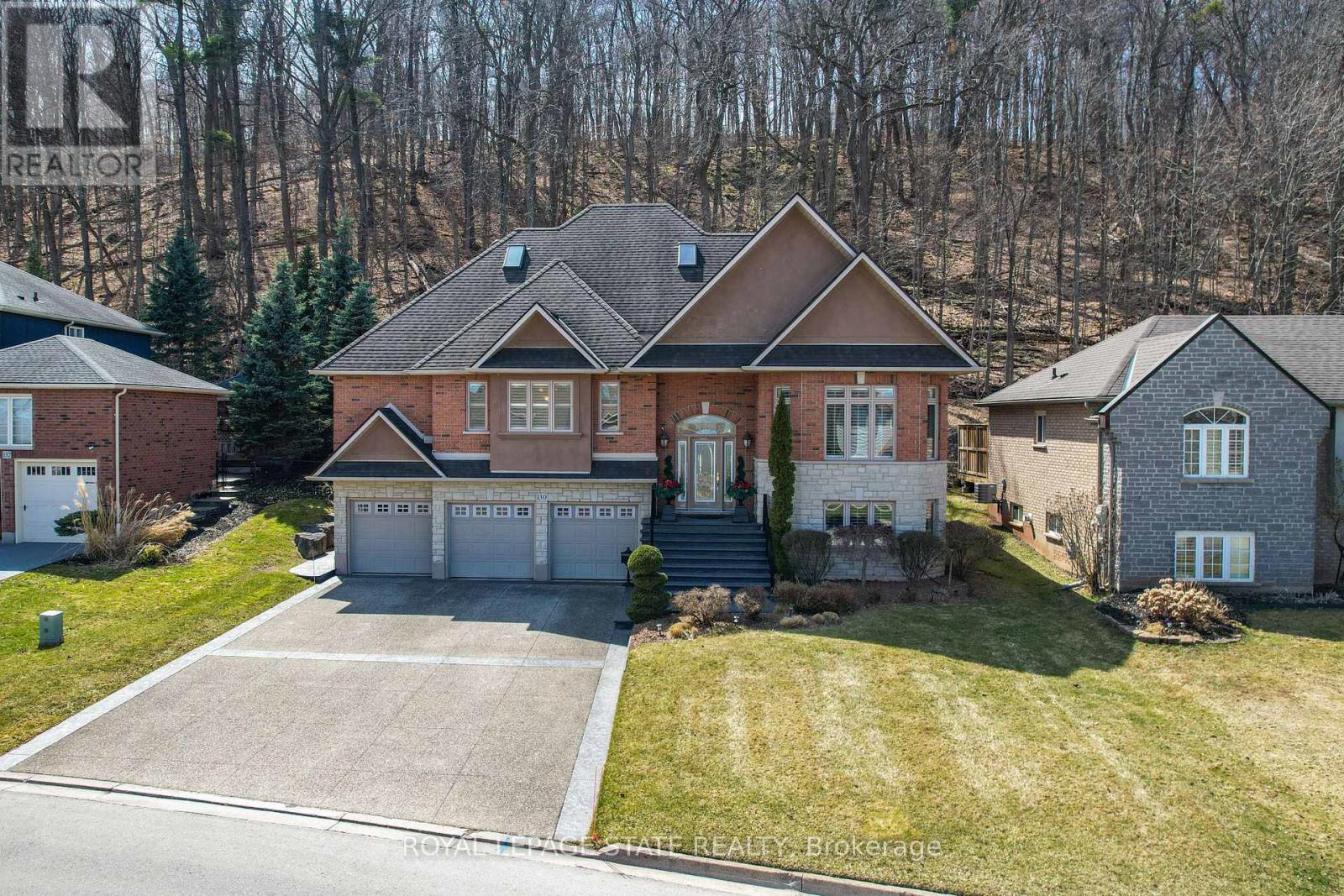 Photo 15 of 130 Dorchester Drive, Grimsby ON