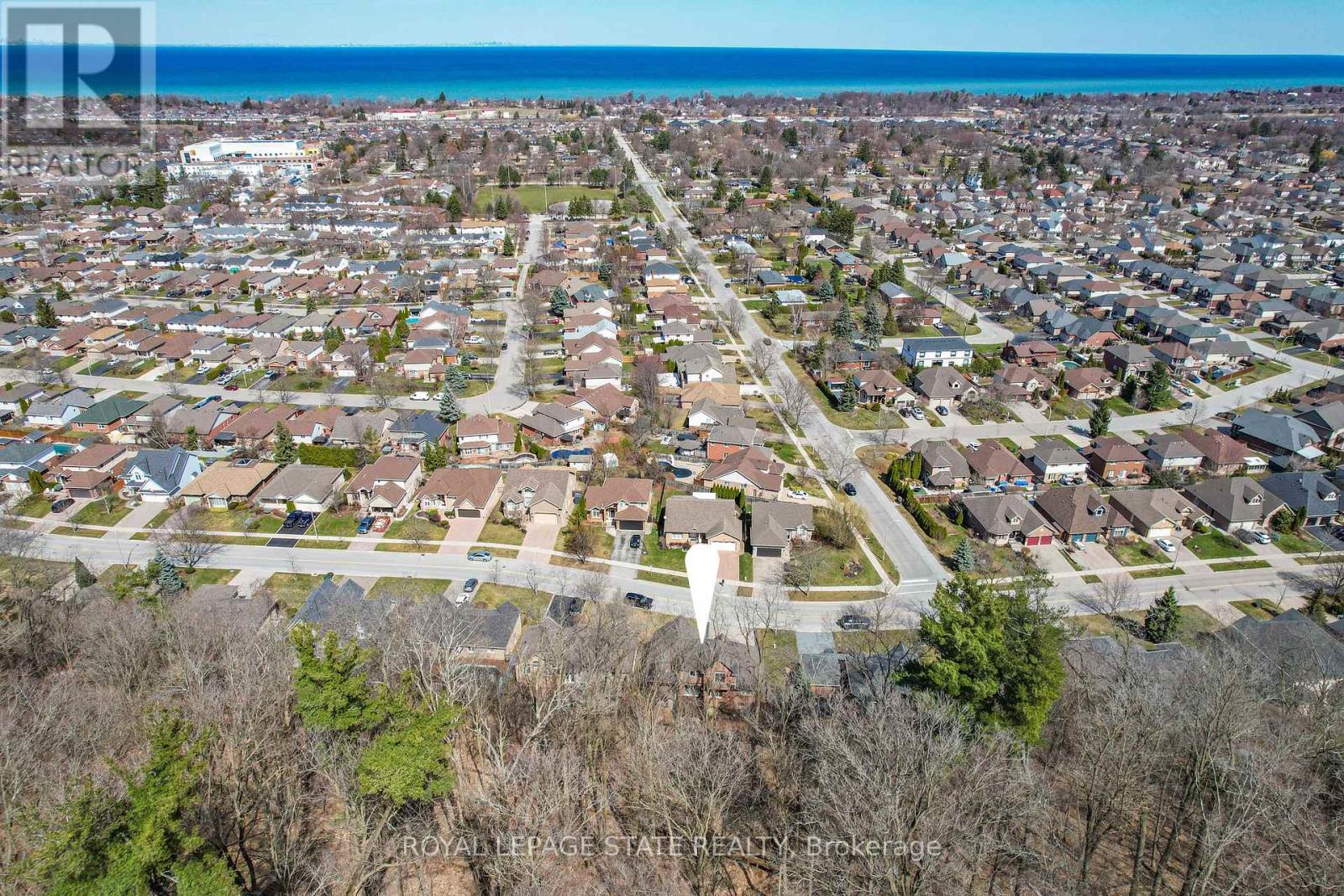 Photo 16 of 130 Dorchester Drive, Grimsby ON