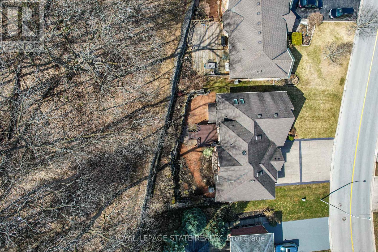 Photo 22 of 130 Dorchester Drive, Grimsby ON