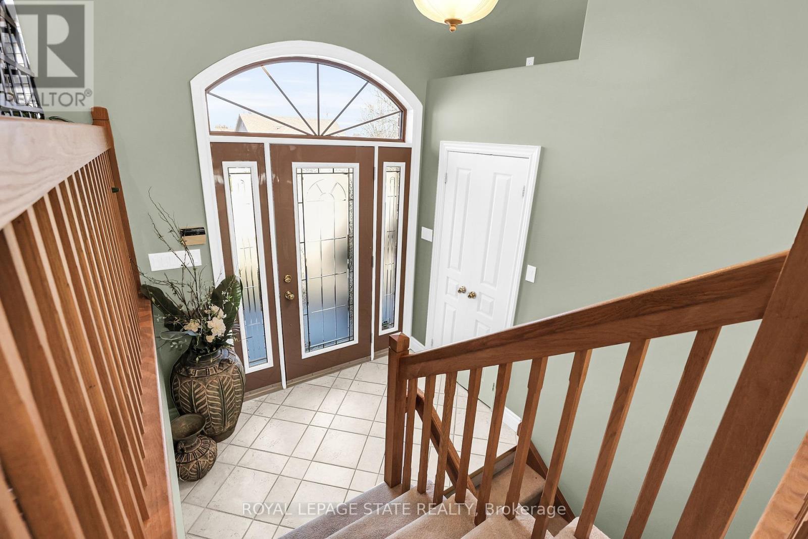 Photo 24 of 130 Dorchester Drive, Grimsby ON