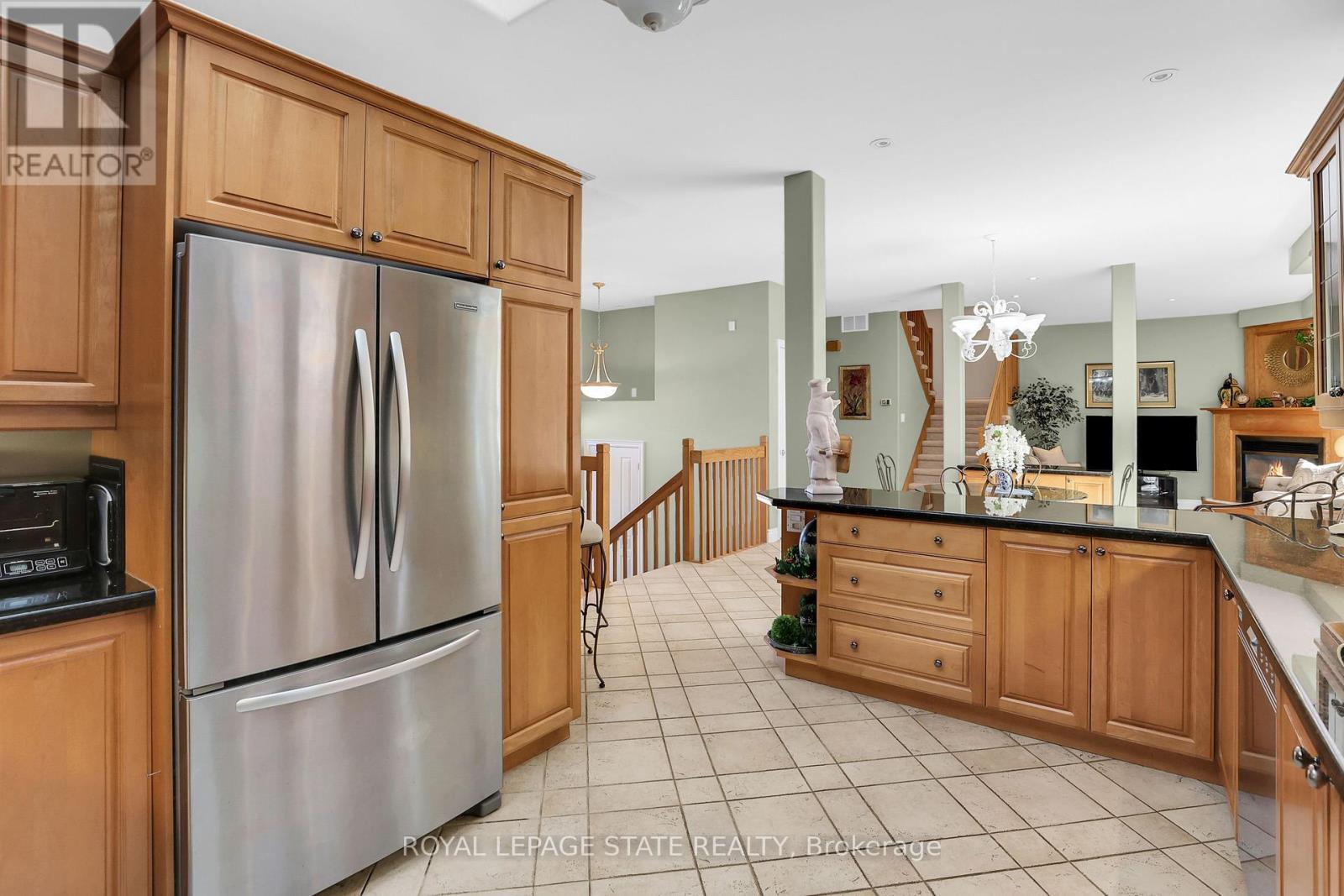 Photo 29 of 130 Dorchester Drive, Grimsby ON