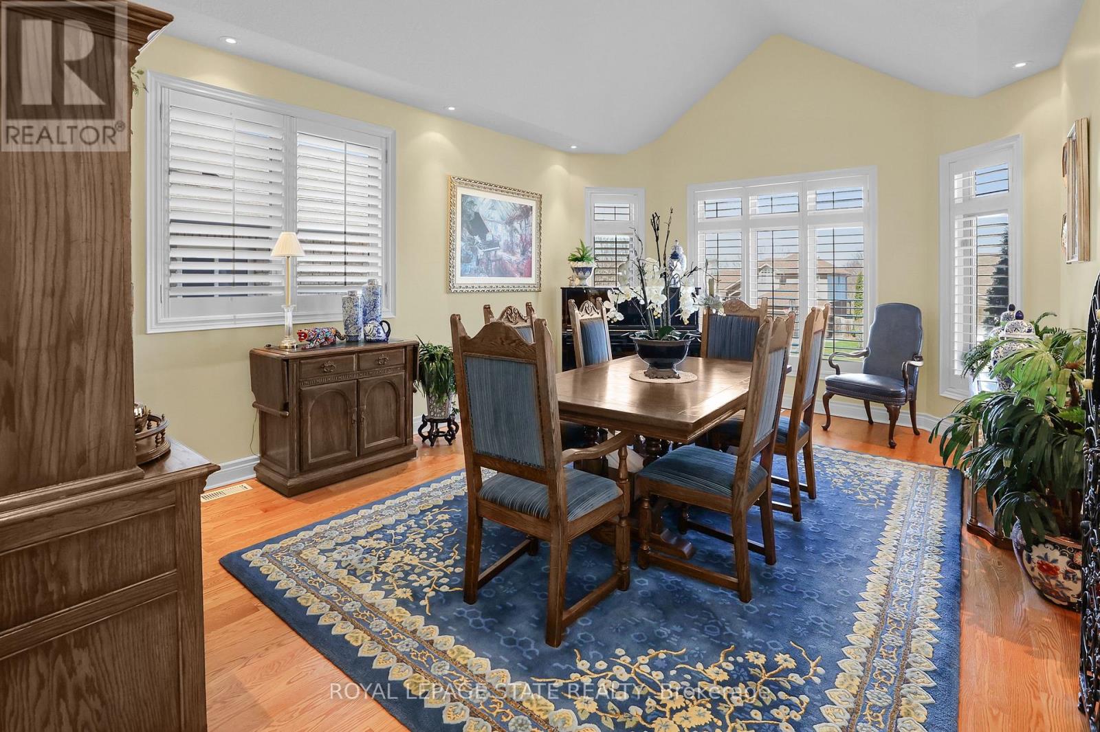 Photo 30 of 130 Dorchester Drive, Grimsby ON