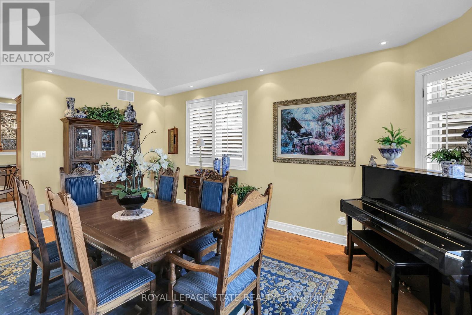 Photo 31 of 130 Dorchester Drive, Grimsby ON