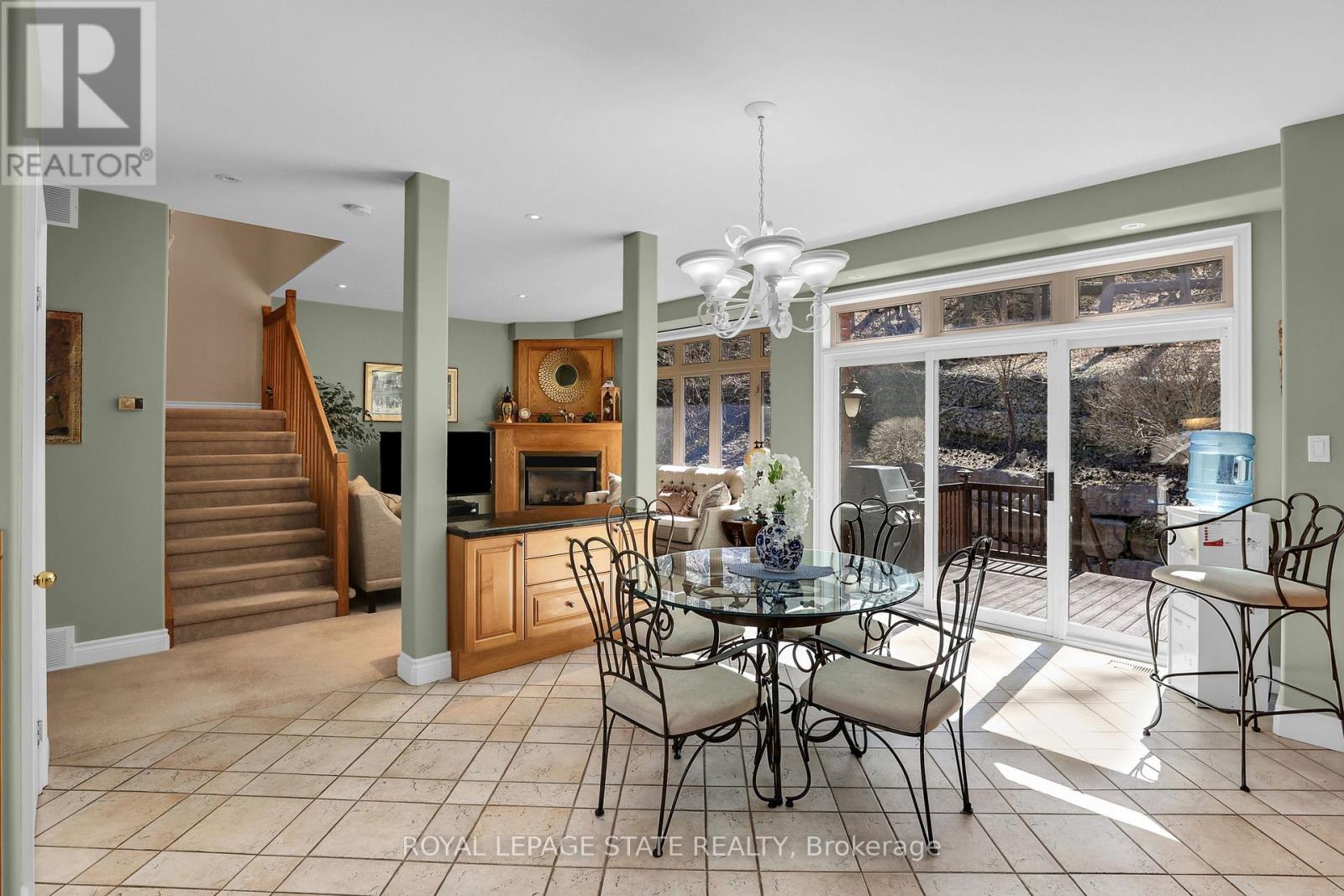 Photo 32 of 130 Dorchester Drive, Grimsby ON