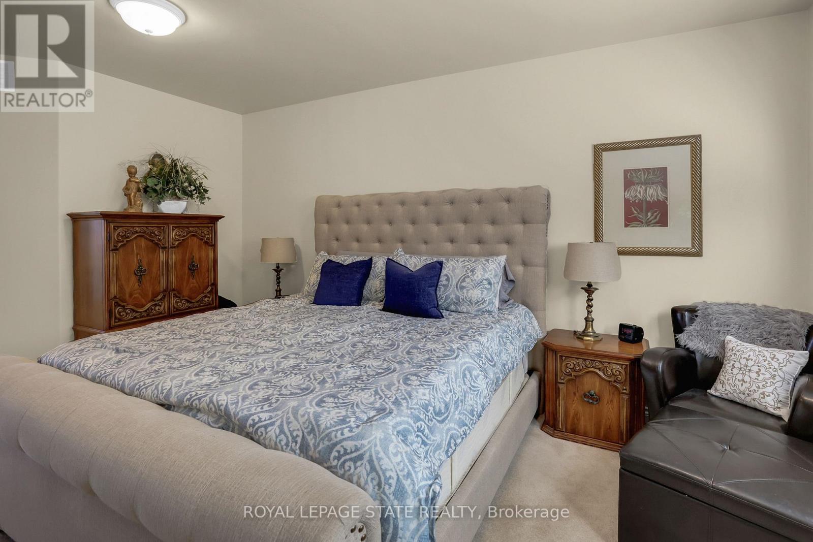Photo 37 of 130 Dorchester Drive, Grimsby ON