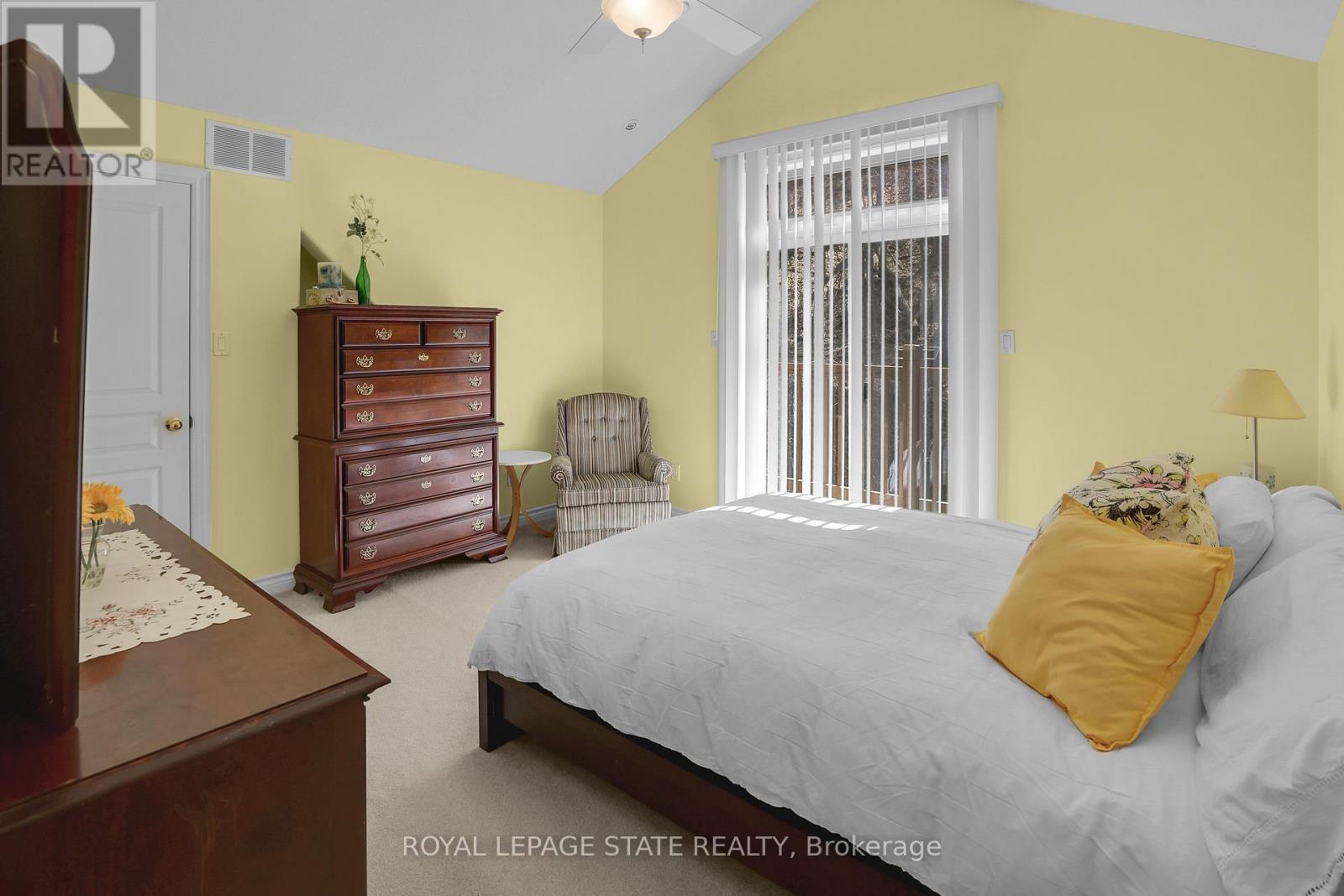 Photo 41 of 130 Dorchester Drive, Grimsby ON