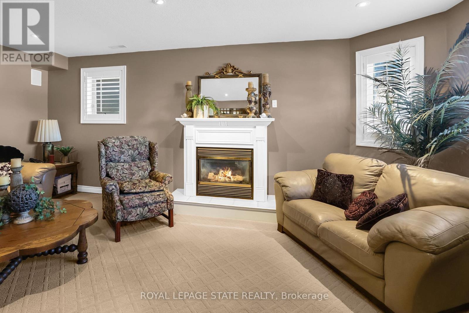 Photo 48 of 130 Dorchester Drive, Grimsby ON