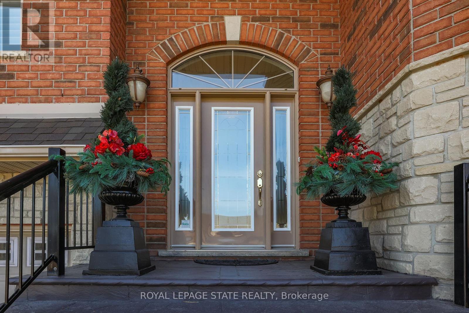 Photo 5 of 130 Dorchester Drive, Grimsby ON