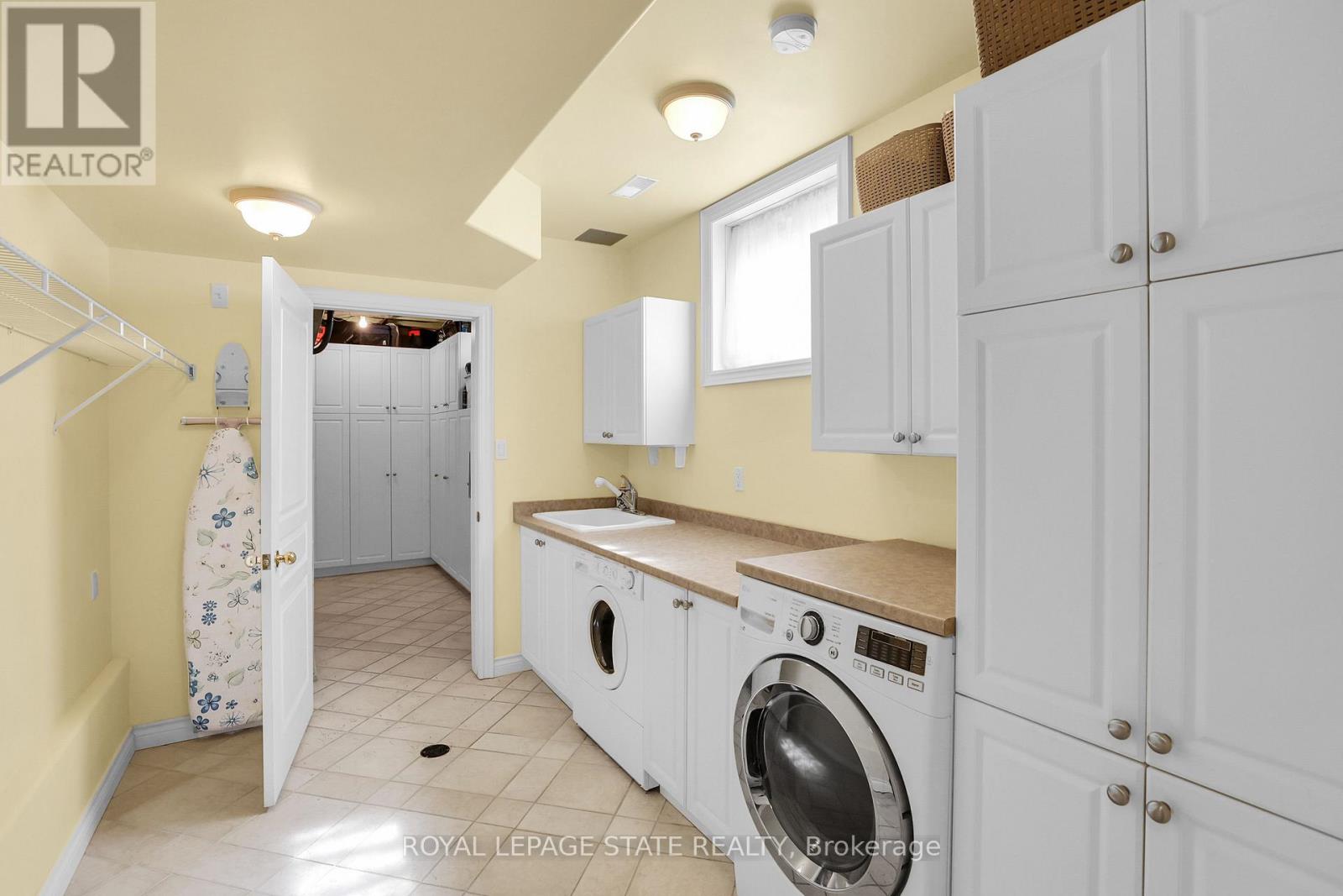 Photo 50 of 130 Dorchester Drive, Grimsby ON