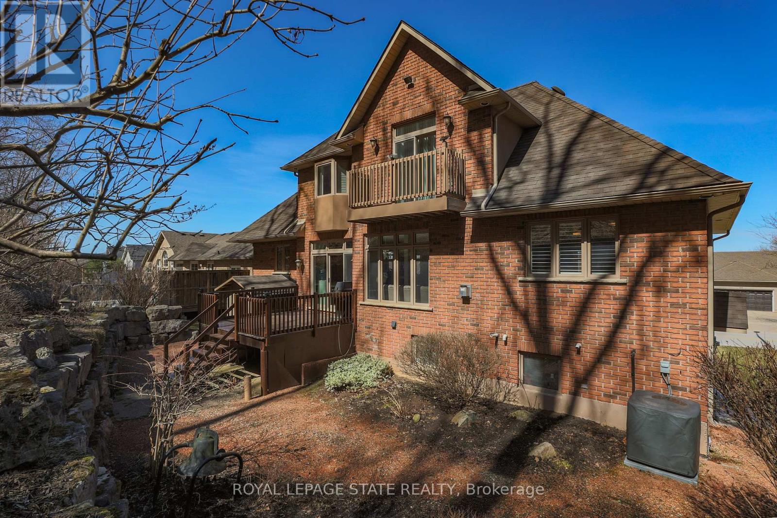 Photo 7 of 130 Dorchester Drive, Grimsby ON