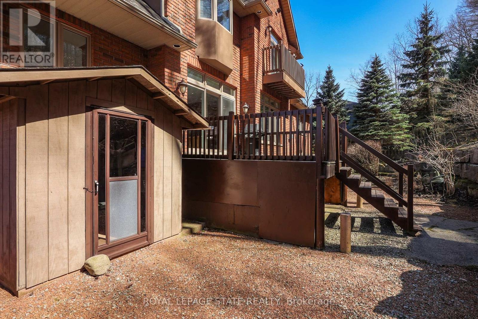 Photo 9 of 130 Dorchester Drive, Grimsby ON