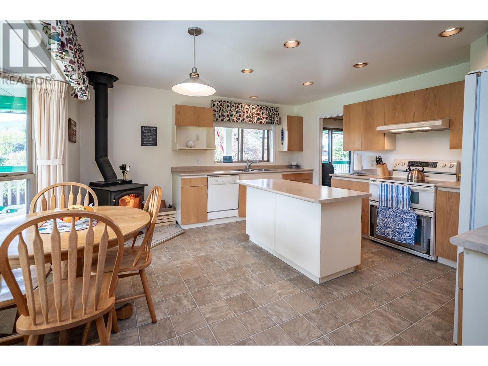 Photo 34 of 403 8th S Street, Kaslo BC