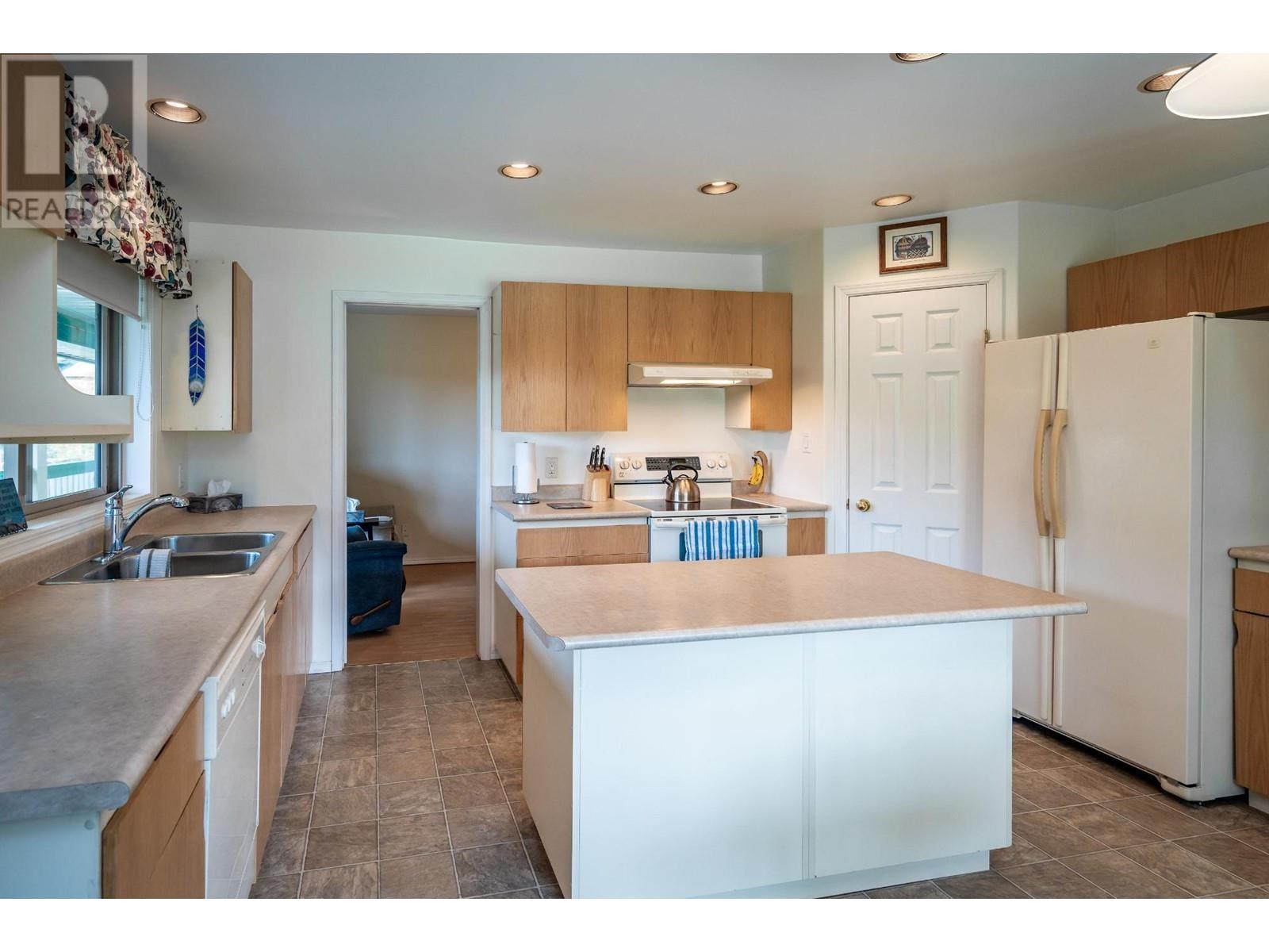 Photo 44 of 403 8th S Street, Kaslo BC