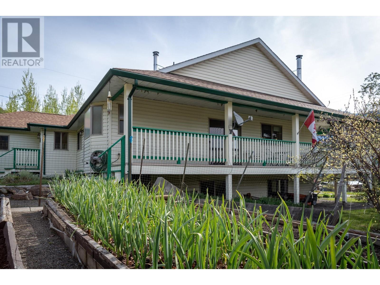Photo 29 of 403 8th S Street, Kaslo BC