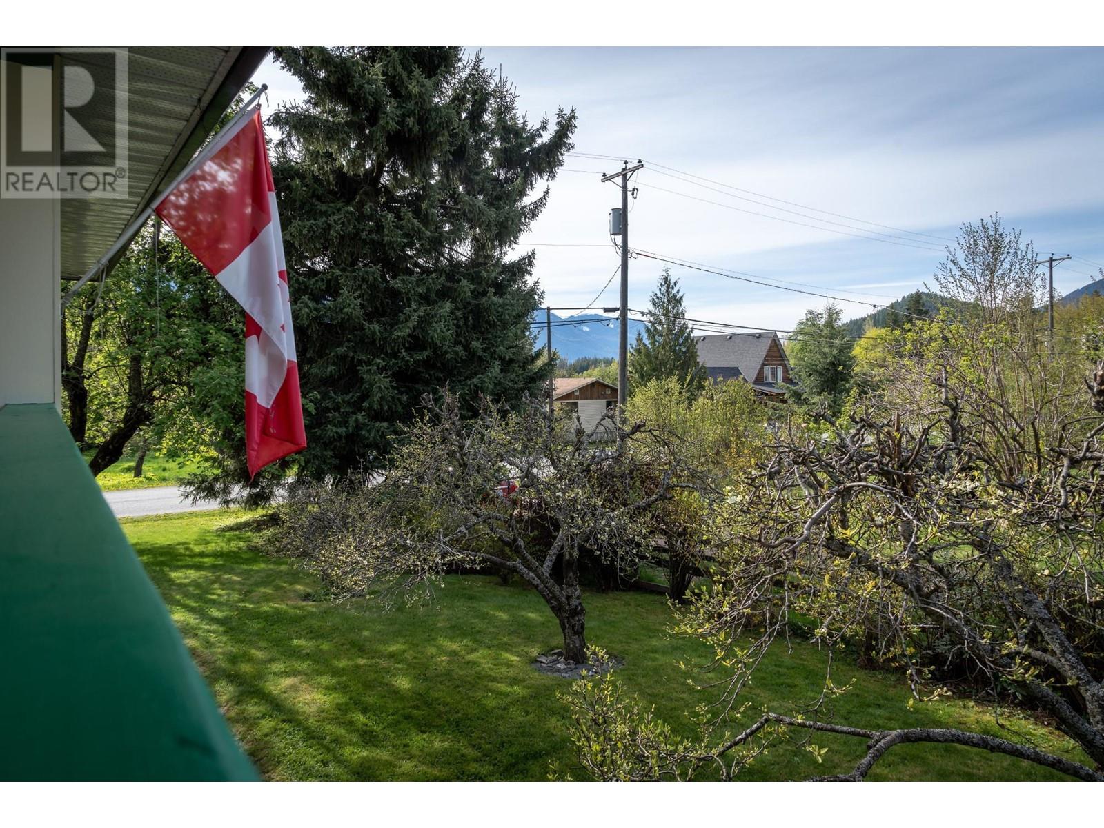 Photo 21 of 403 8th S Street, Kaslo BC