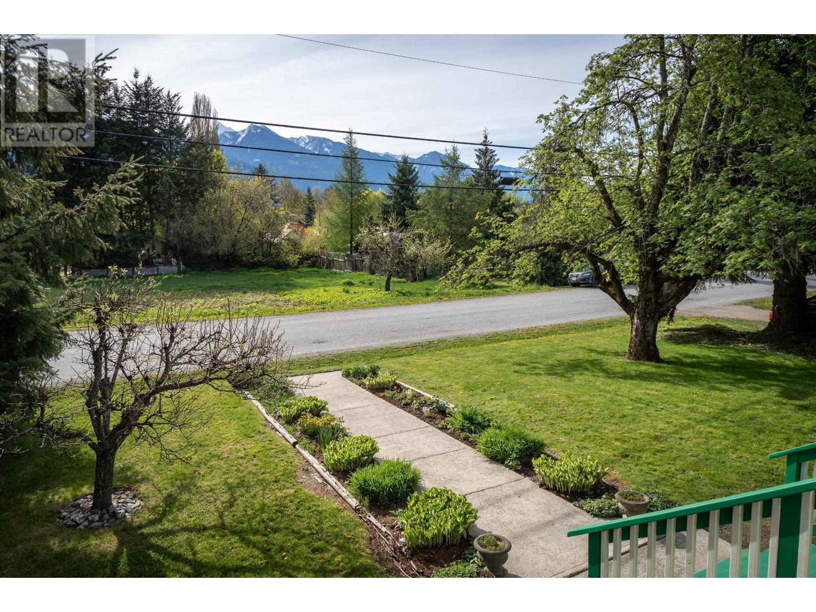 Photo 54 of 403 8th S Street, Kaslo BC