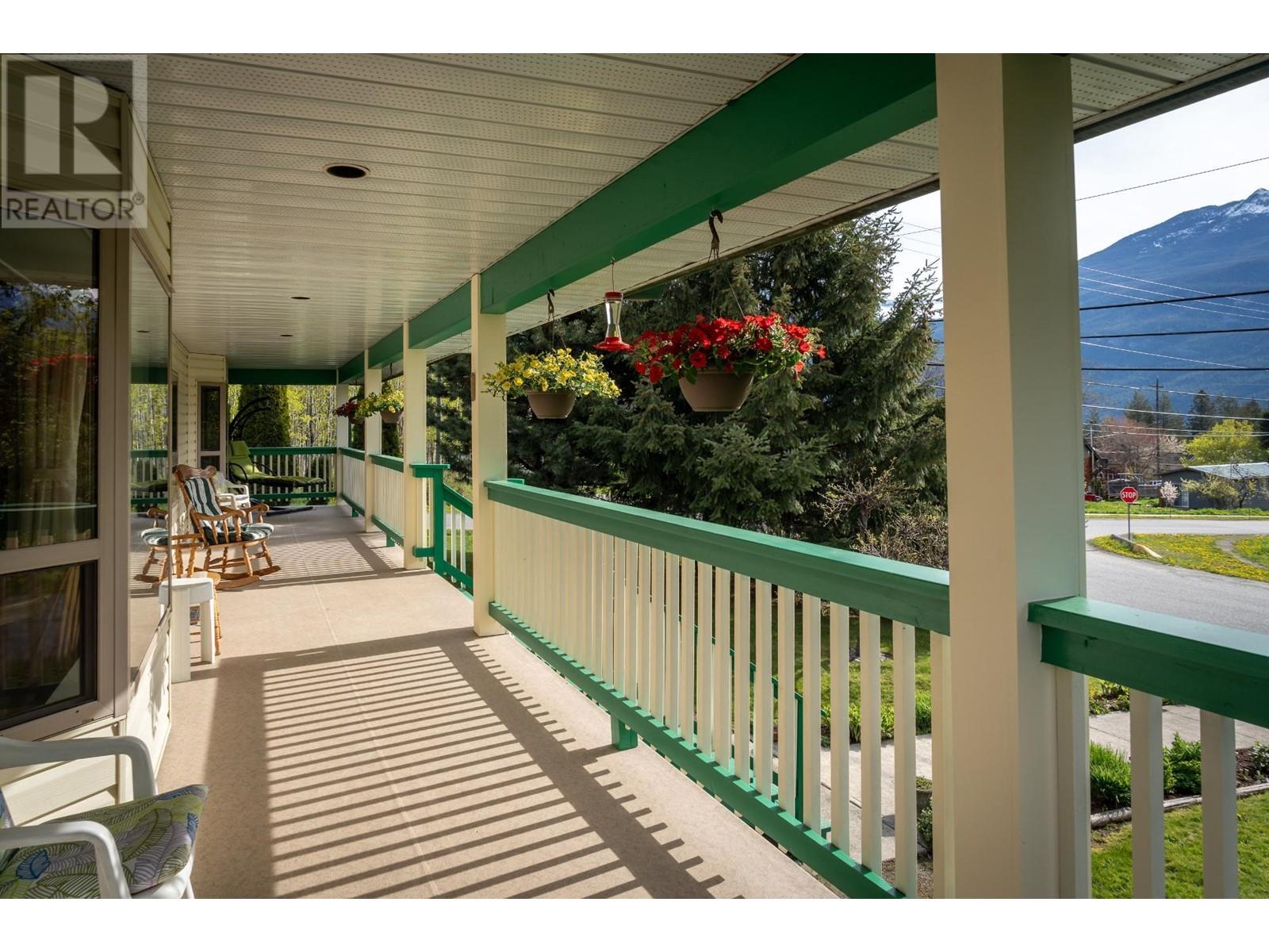 Photo 16 of 403 8th S Street, Kaslo BC