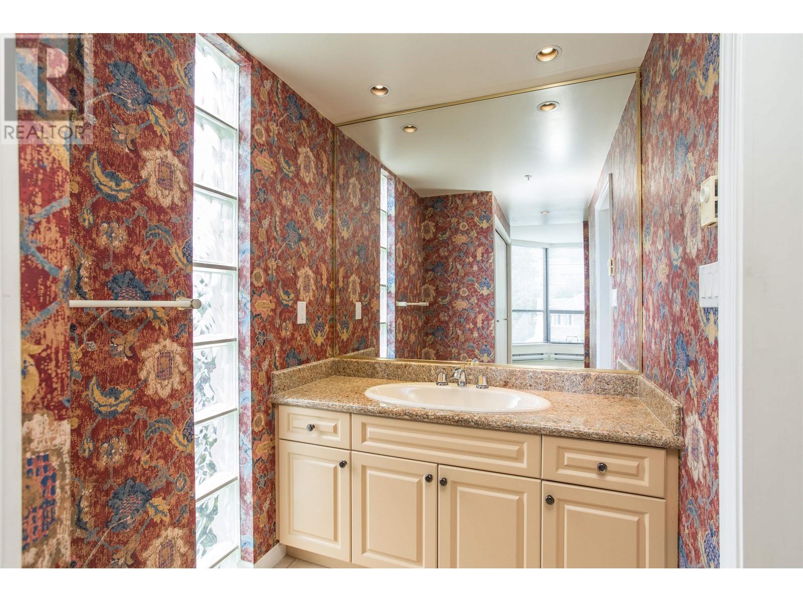 408 1689 DUCHESS AVENUE, West Vancouver