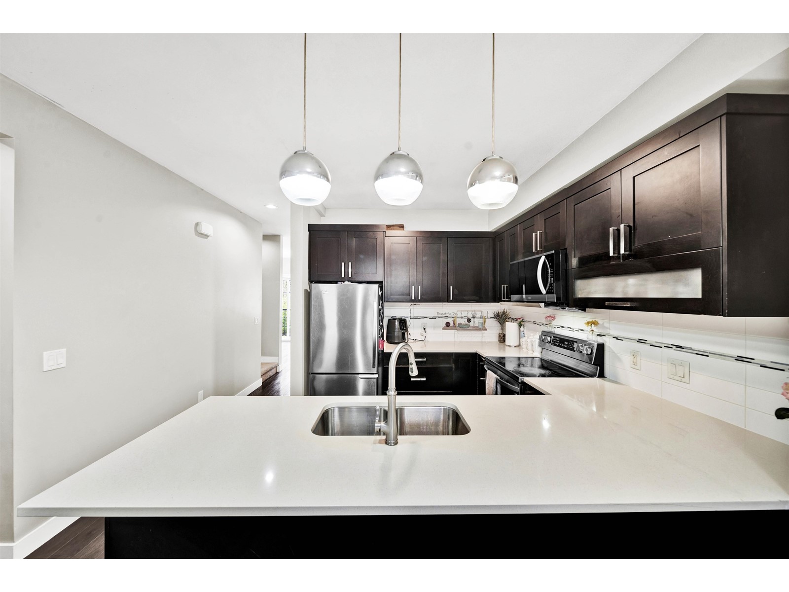 Photo 8 of 15 13864 Hyland Street, Surrey BC