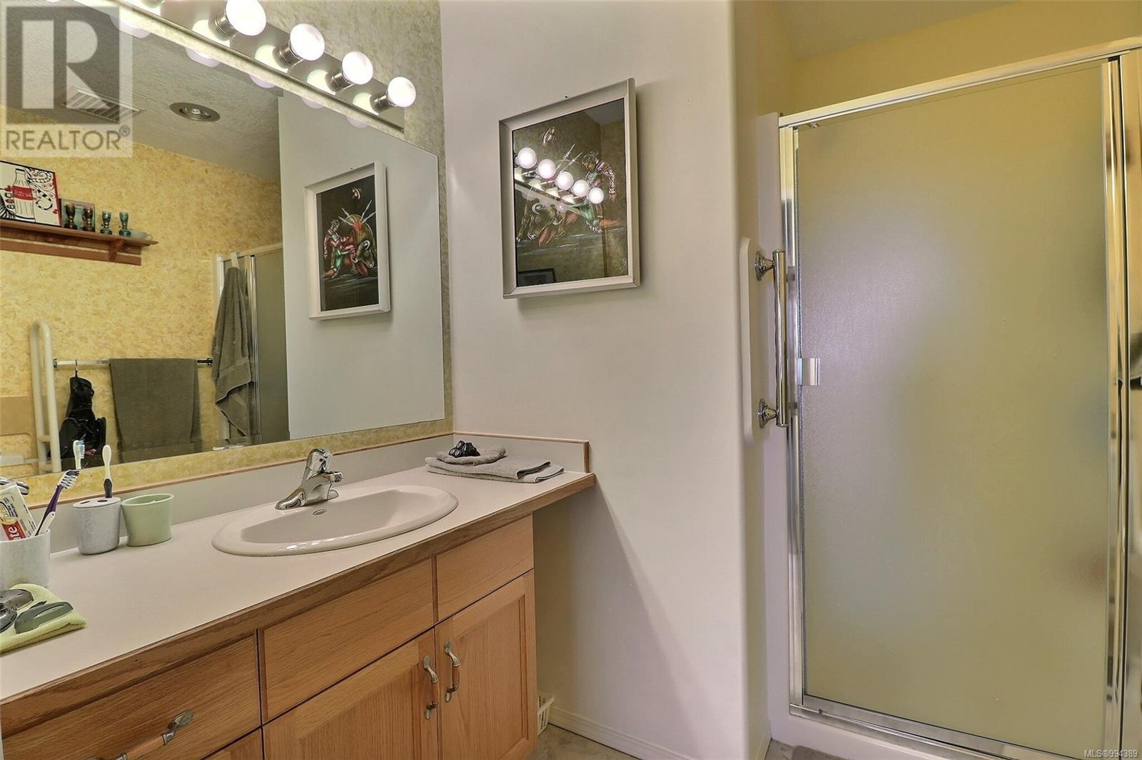 Photo 12 of 31 815 Dunsmuir Cres, Ladysmith BC