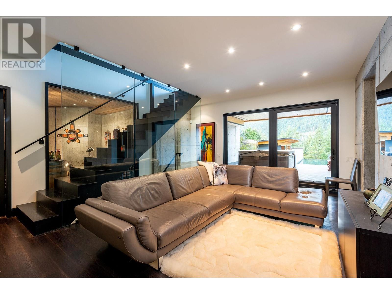 1563 SPRING CREEK DRIVE, Whistler real estate listing R2965654
