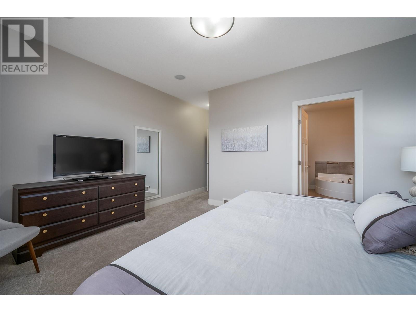 #12 2421 GLACIER COURT - Image 15