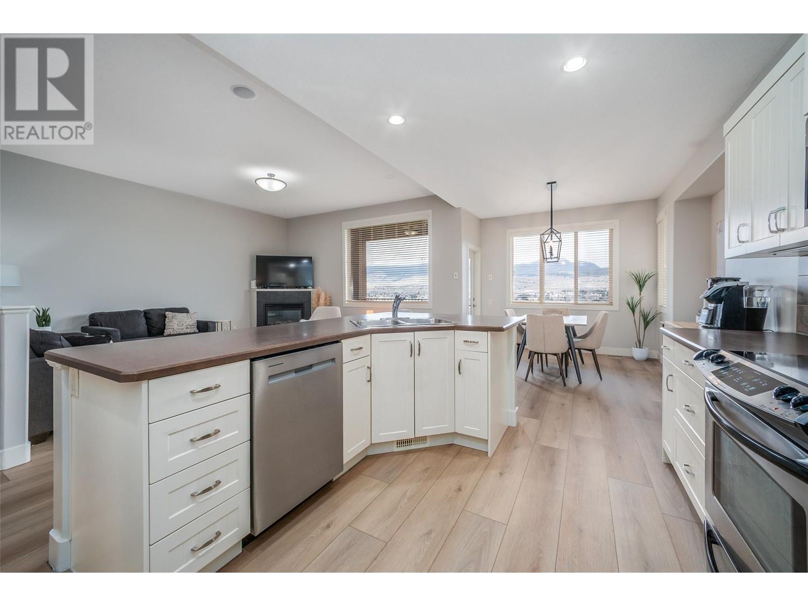 #12 2421 GLACIER COURT - Image 12