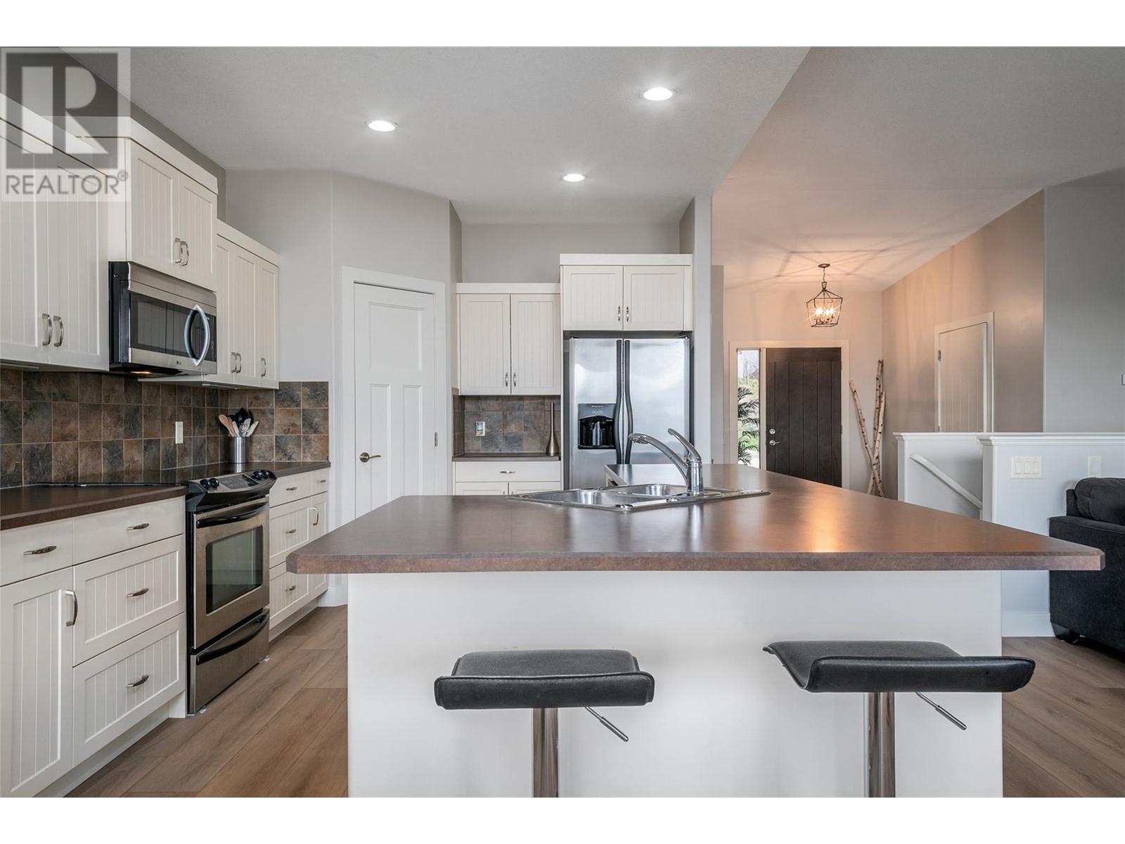 #12 2421 GLACIER COURT - Image 13