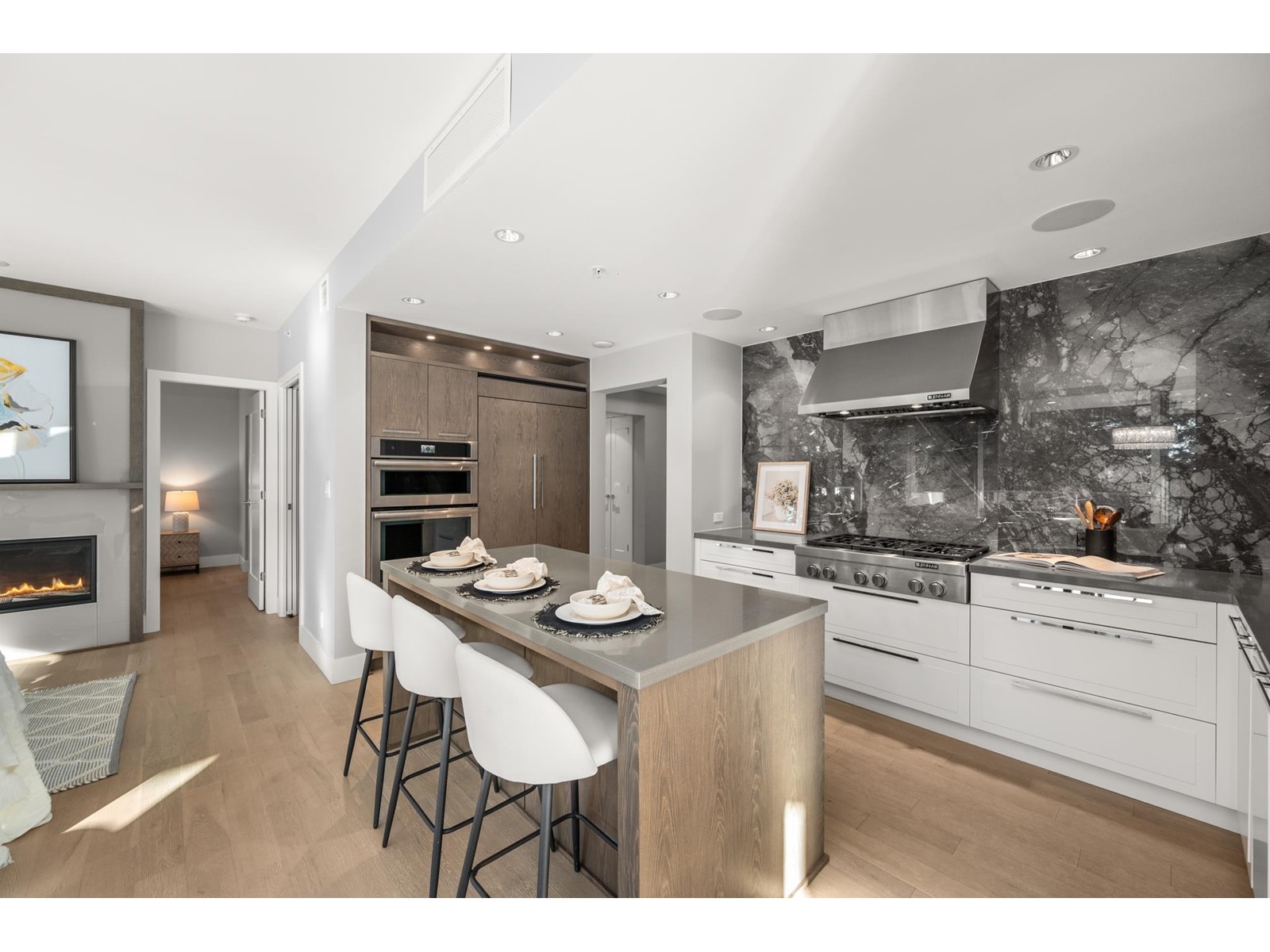 305 1501 VIDAL STREET, White Rock