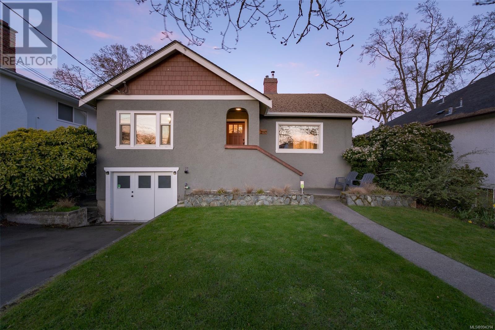 2917 Foul Bay Road, Oak Bay