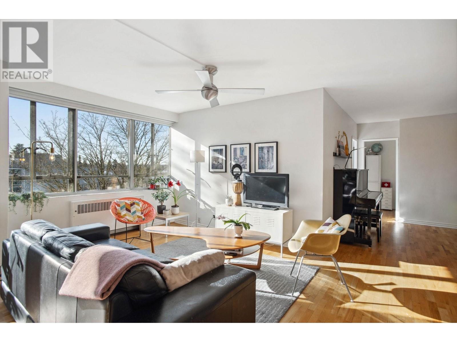 522 1445 MARPOLE AVENUE, Vancouver real estate listing R2986756