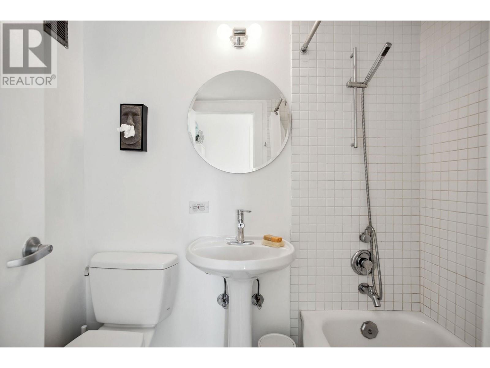 522 1445 MARPOLE AVENUE, Vancouver real estate listing R2986756