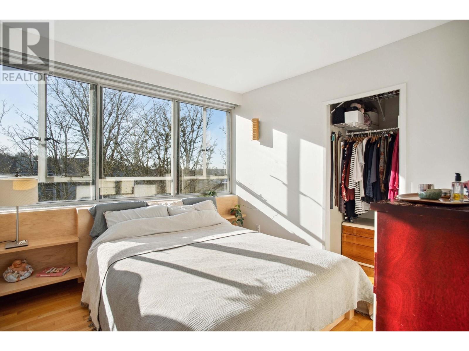 522 1445 MARPOLE AVENUE, Vancouver real estate listing R2986756
