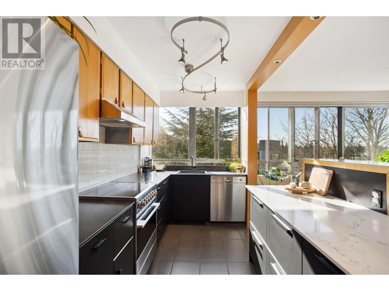 522 1445 MARPOLE AVENUE, Vancouver real estate listing R2986756