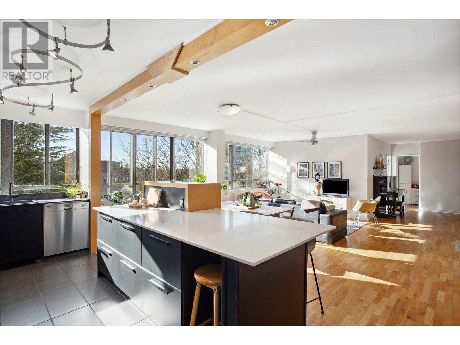 522 1445 MARPOLE AVENUE, Vancouver real estate listing R2986756