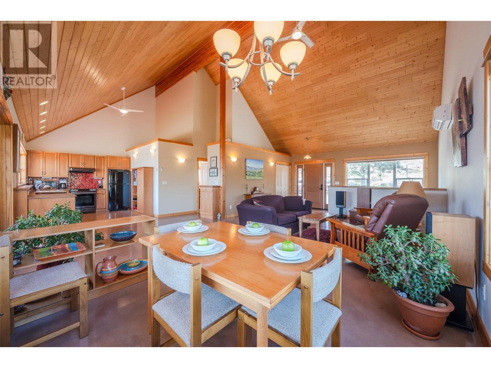 586 Wilson Mountain Road, Oliver