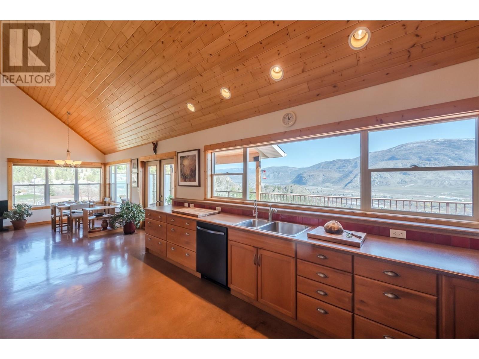 586 Wilson Mountain Road, Oliver