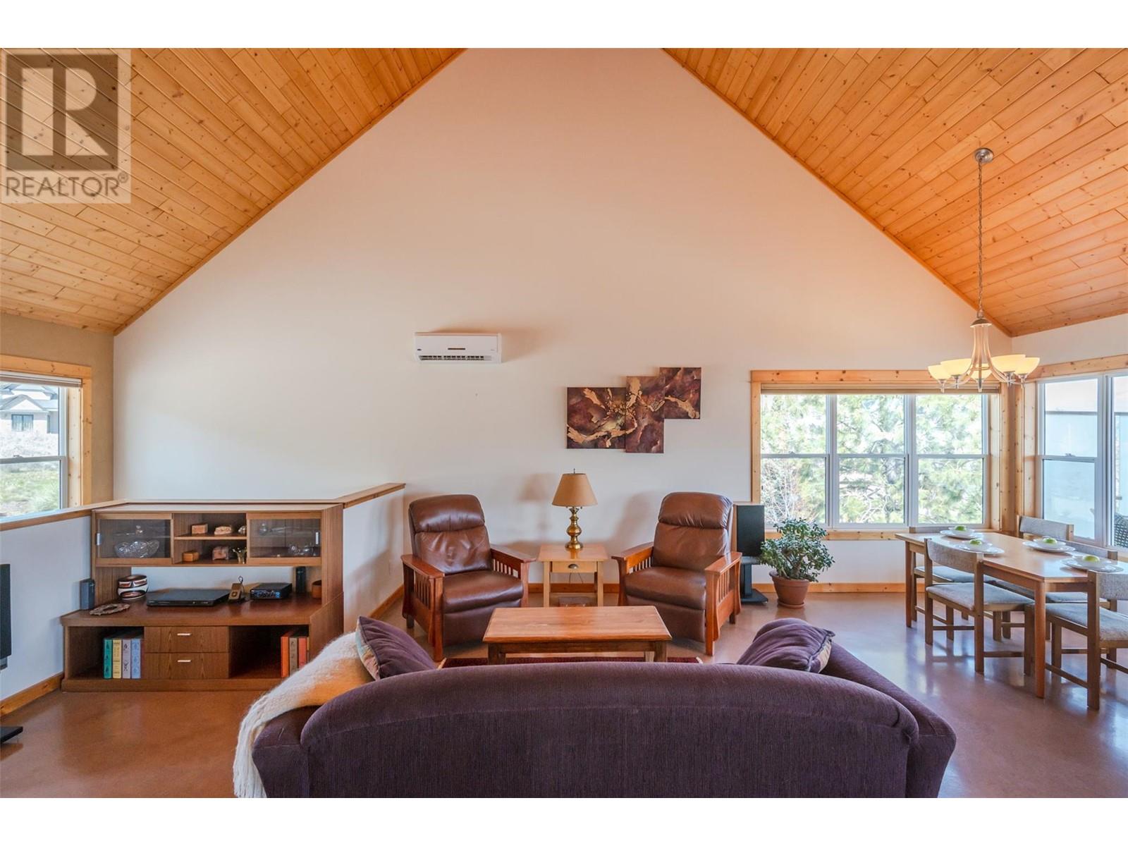 586 Wilson Mountain Road, Oliver