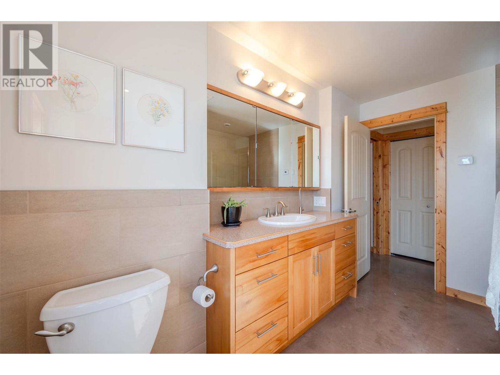 586 Wilson Mountain Road, Oliver