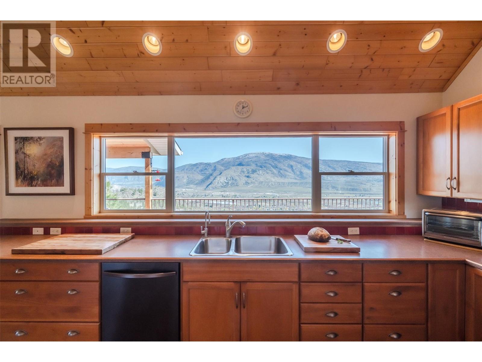 586 Wilson Mountain Road, Oliver
