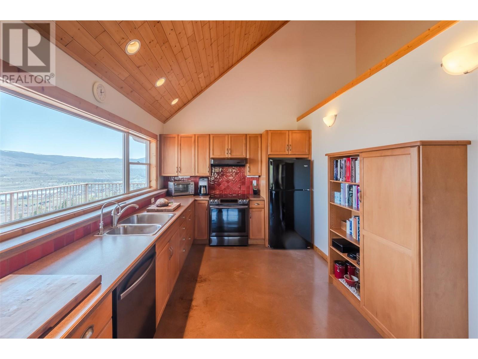 586 Wilson Mountain Road, Oliver