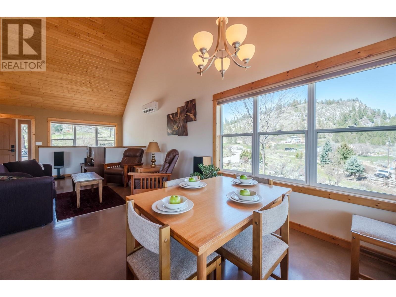 586 Wilson Mountain Road, Oliver