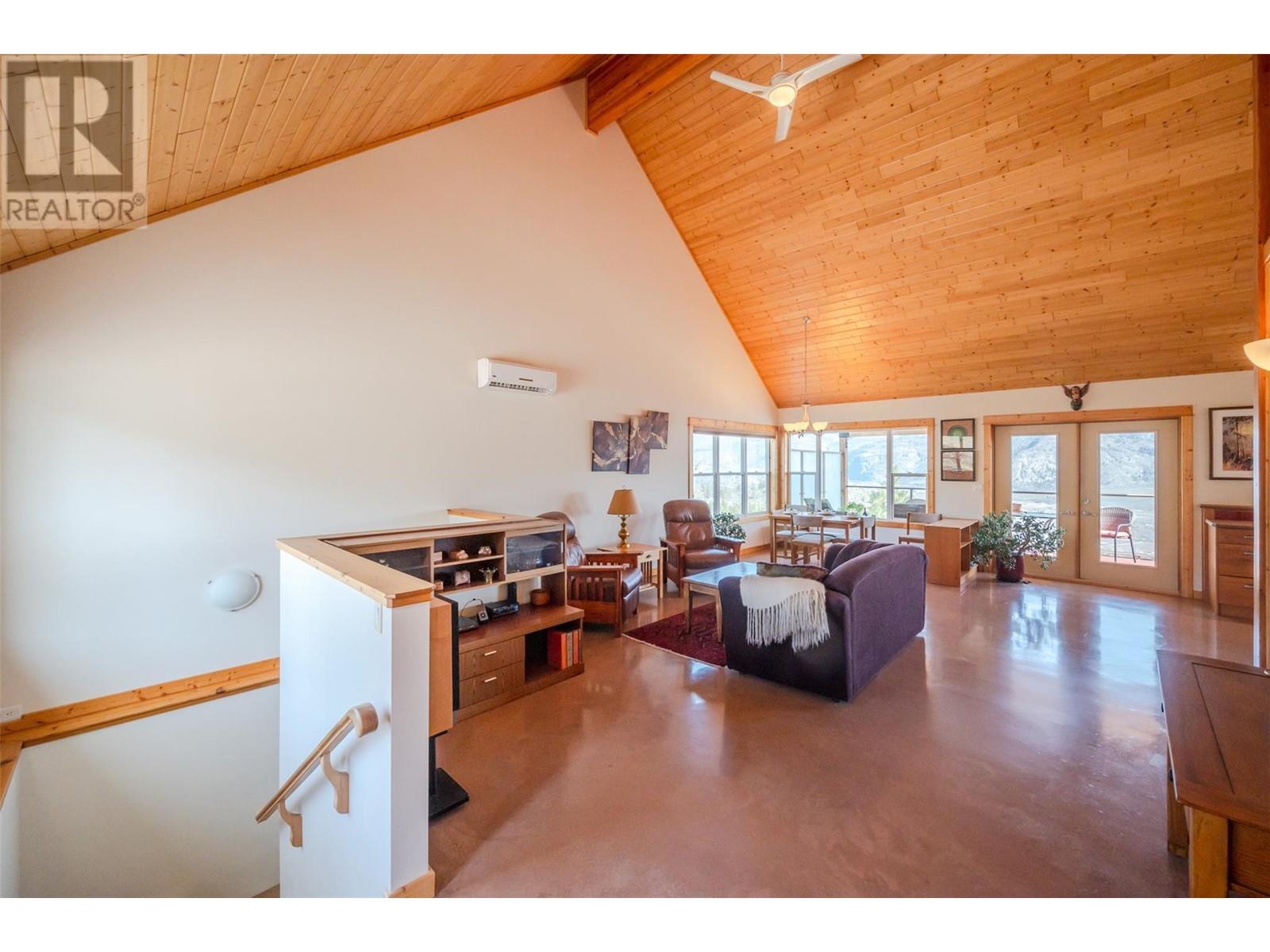 586 Wilson Mountain Road, Oliver