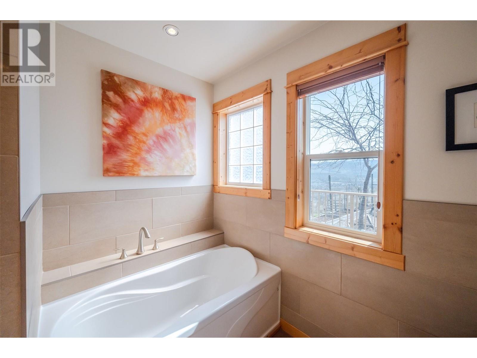 586 Wilson Mountain Road, Oliver