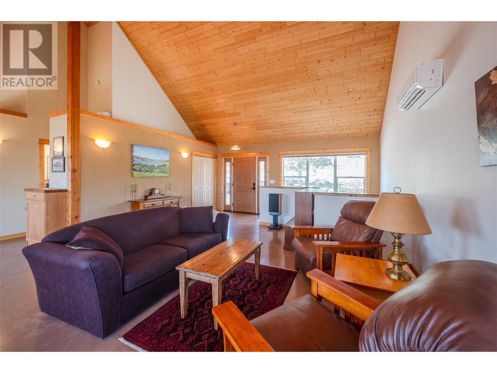 586 Wilson Mountain Road, Oliver